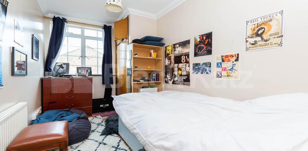 Beautiful three double bedroom flat Cranleigh Street, Camden